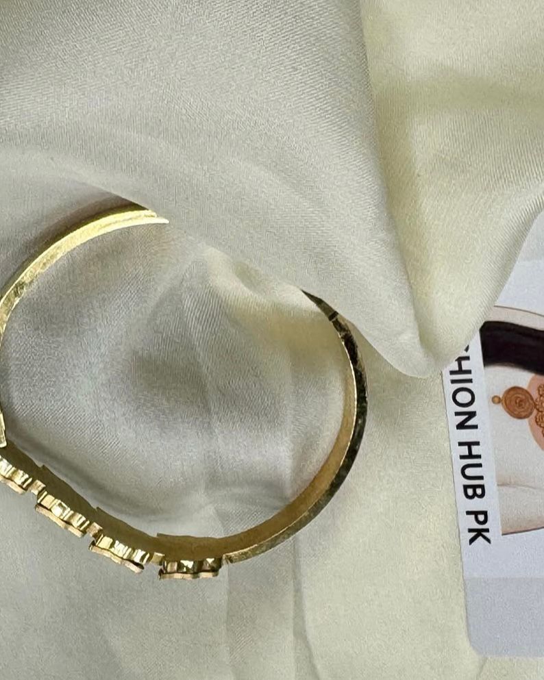 Elegant Butterfly Design Gold Bangle – FashionHubPK7