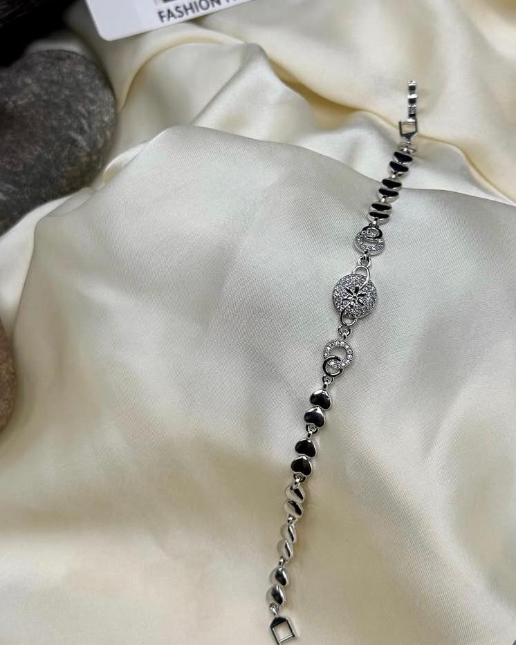 Silver Heart-Link Bracelet with Circle Stone Charm | FashionHubPK7