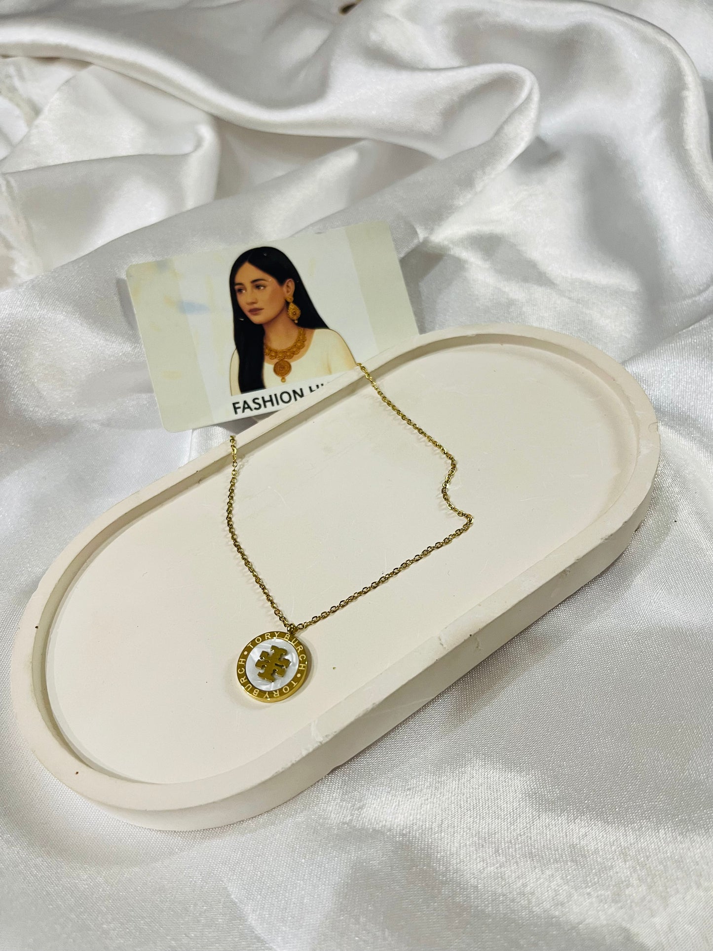Elegant Clover Pendant Necklace – Gold with Black & White Enamel | FashionHubPK7