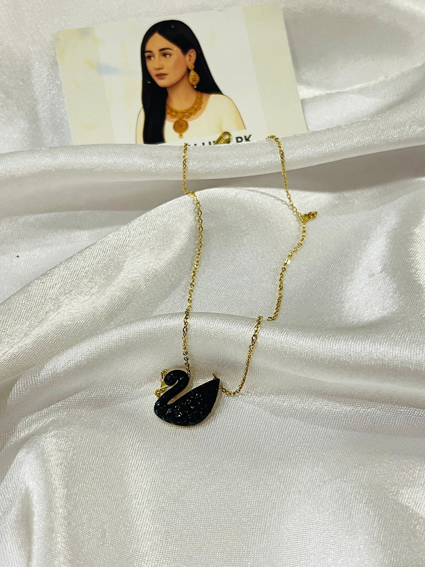 Black Swan Pendant Necklace | Elegant Jewelry for Women ā FashionHubPK7