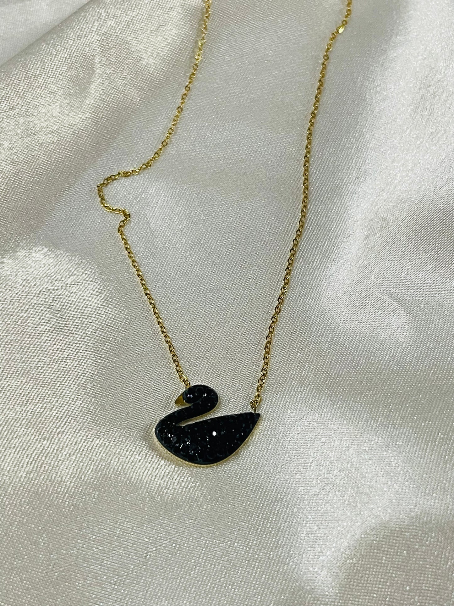 Black Swan Pendant Necklace | Elegant Jewelry for Women ā FashionHubPK7