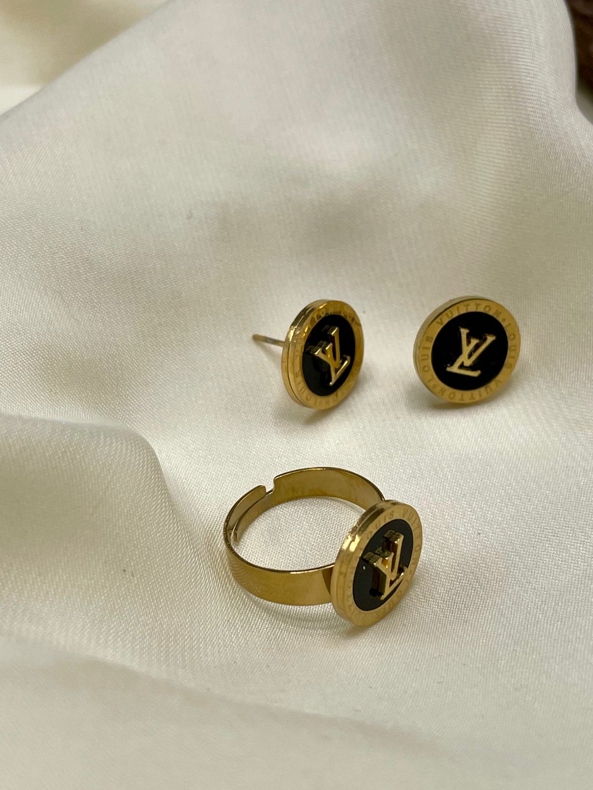 LV Inspired Gold Tops and Ring Set – Fashionhubpk7