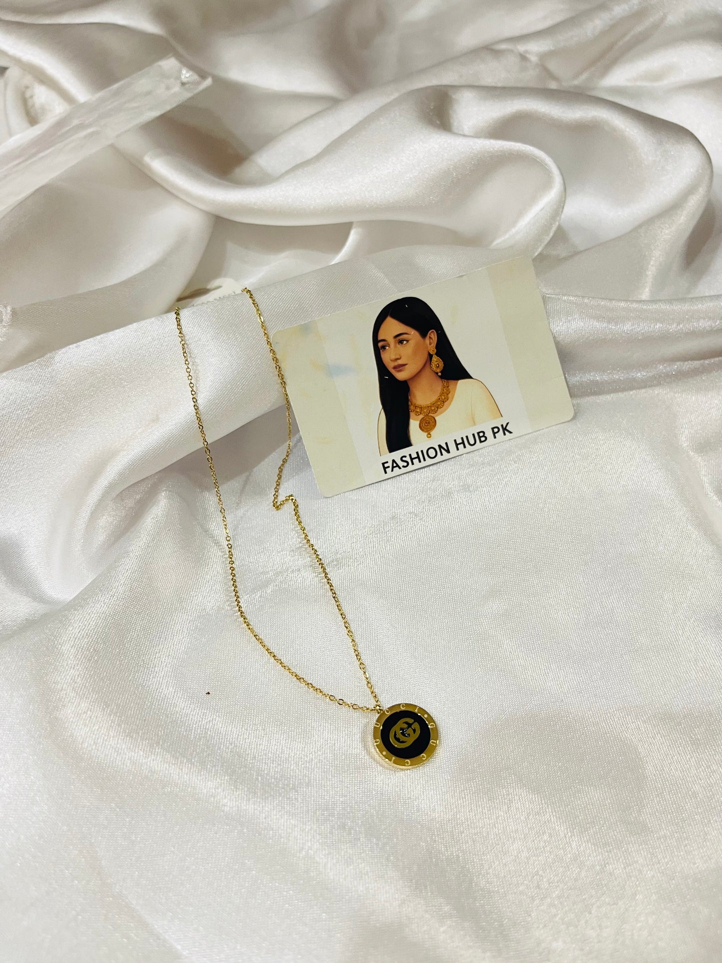 Elegant Clover Pendant Necklace – Gold with Black & White Enamel | FashionHubPK7