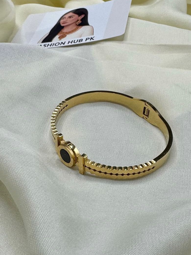 Elegant Gold LOVE Roman Bracelet – FashionHubPK7 Exclusive