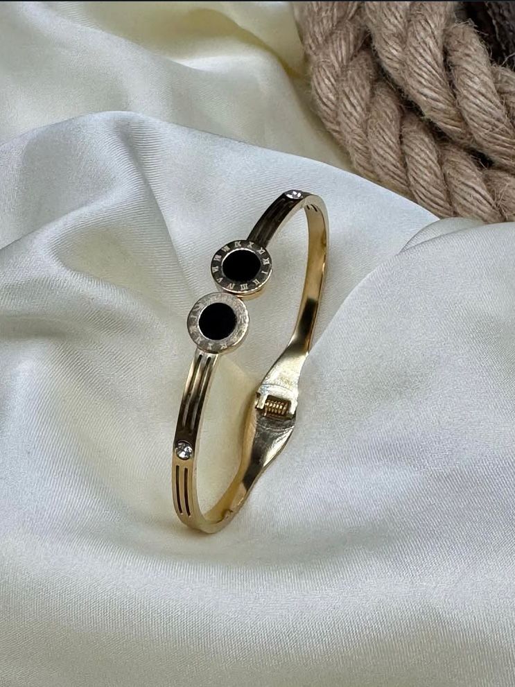 Elegant Roman Double Dial Gold Bracelet for Girls – Minimal Style | FashionHubPK7