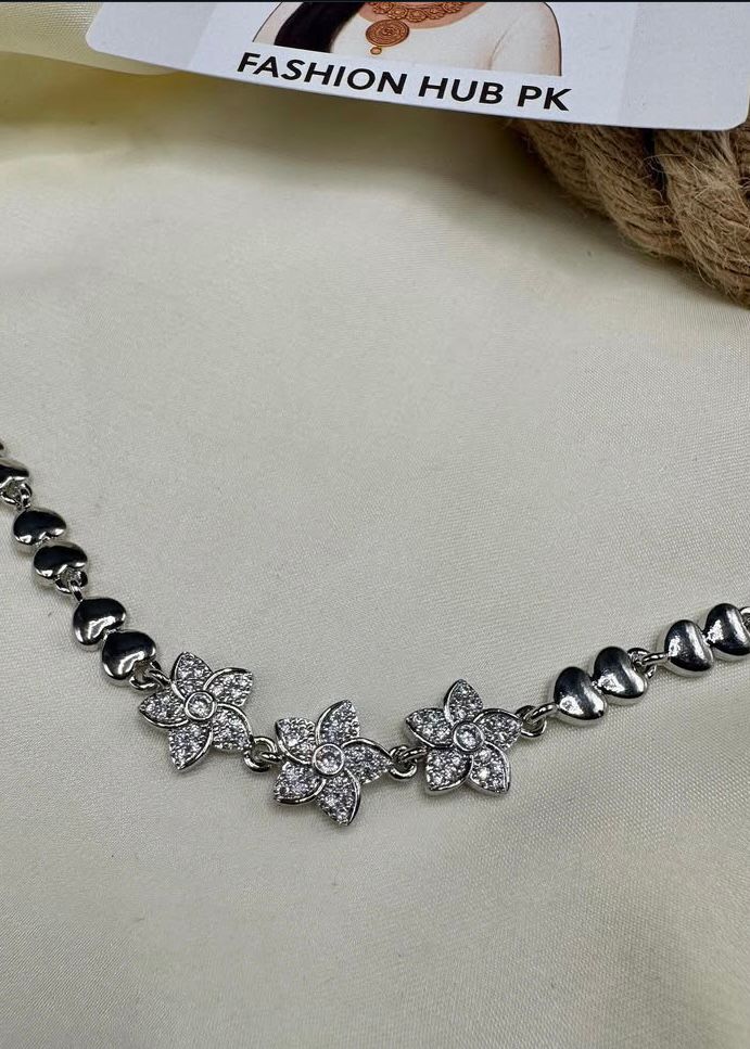 Silver Heart & Floral Charm Bracelet – Elegant Everyday Wear | FashionHubPK7