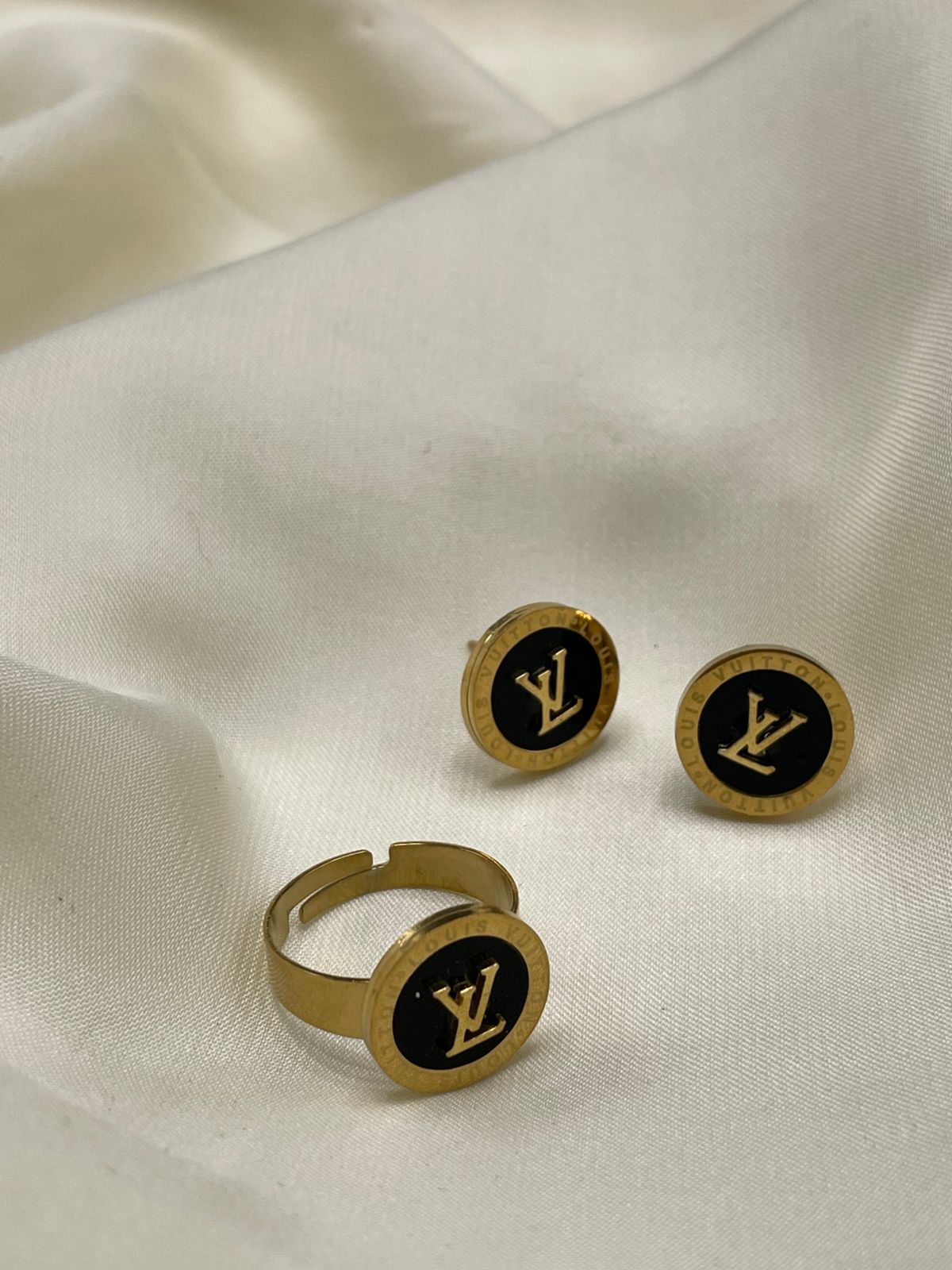 LV Inspired Gold Tops and Ring Set – Fashionhubpk7