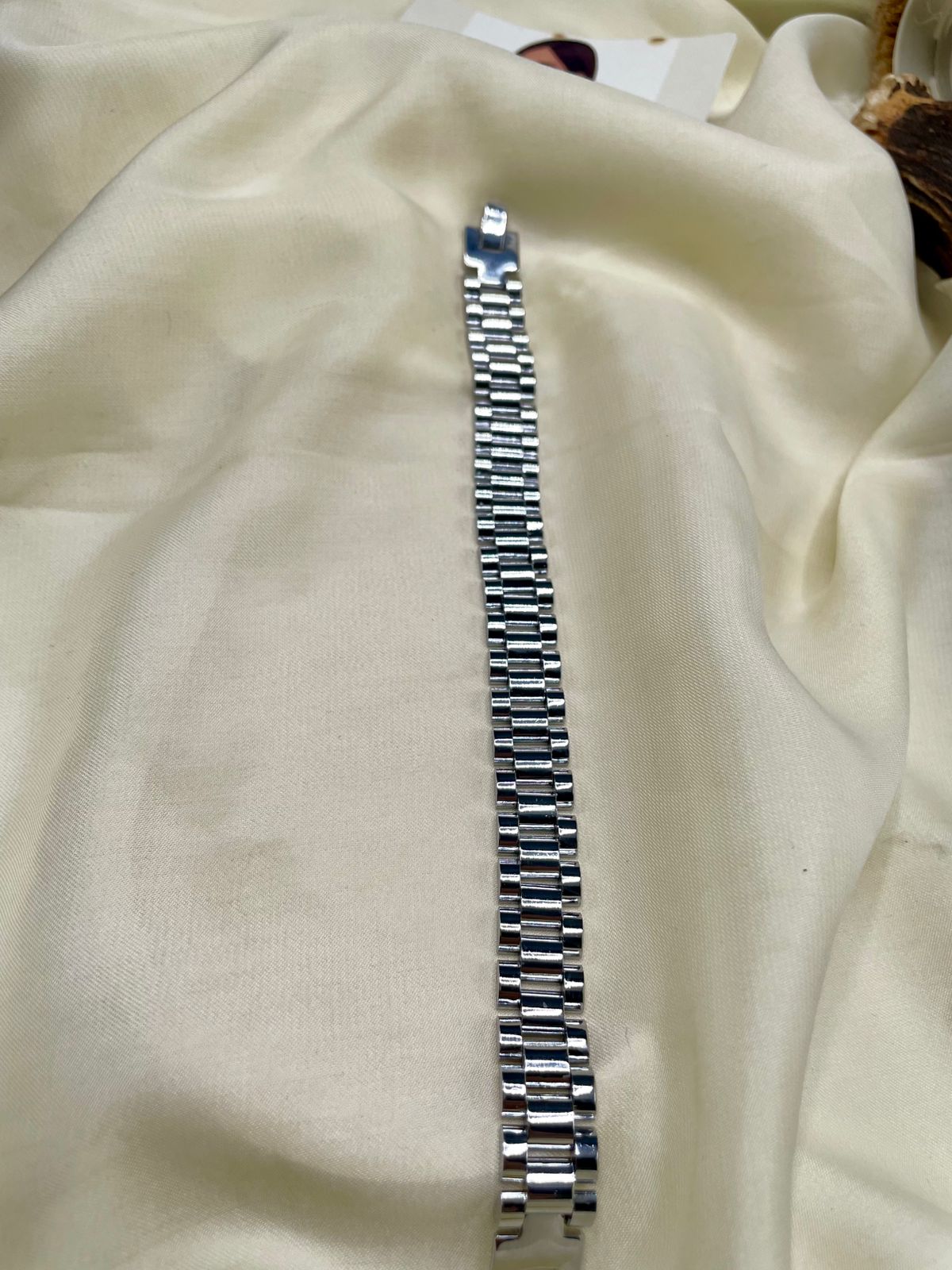 Premium Silver Men’s Bracelet – Stylish & Durable Chain | FashionHubPK7
