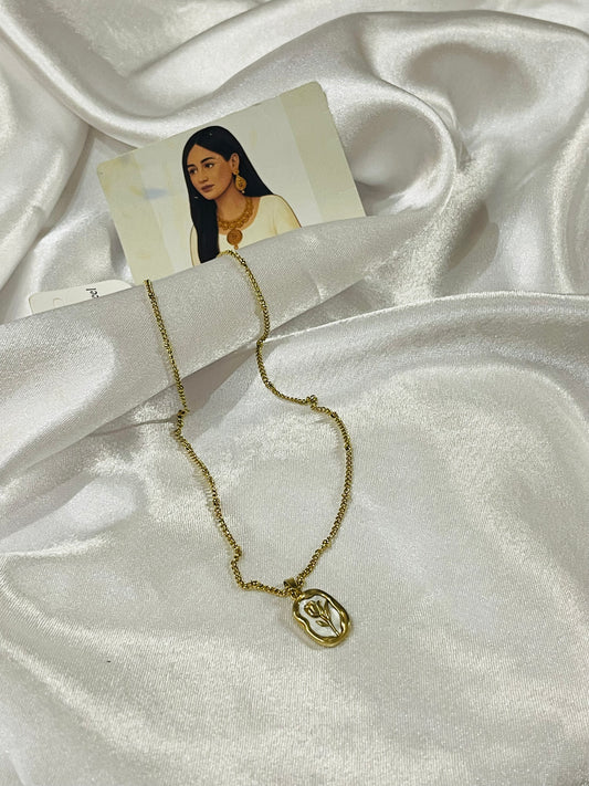 Gold Flower Engraved Pendant Necklace | Elegant Jewelry – FashionHubPK7