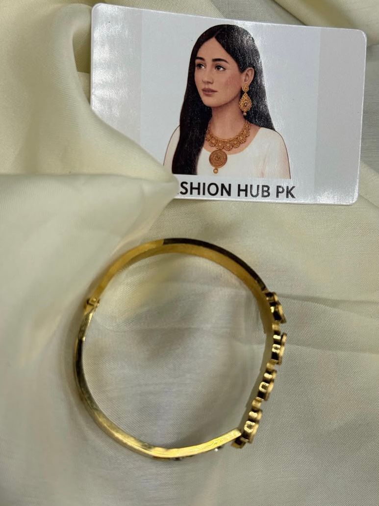 Elegant Gold LOVE Roman Bracelet – FashionHubPK7 Exclusive