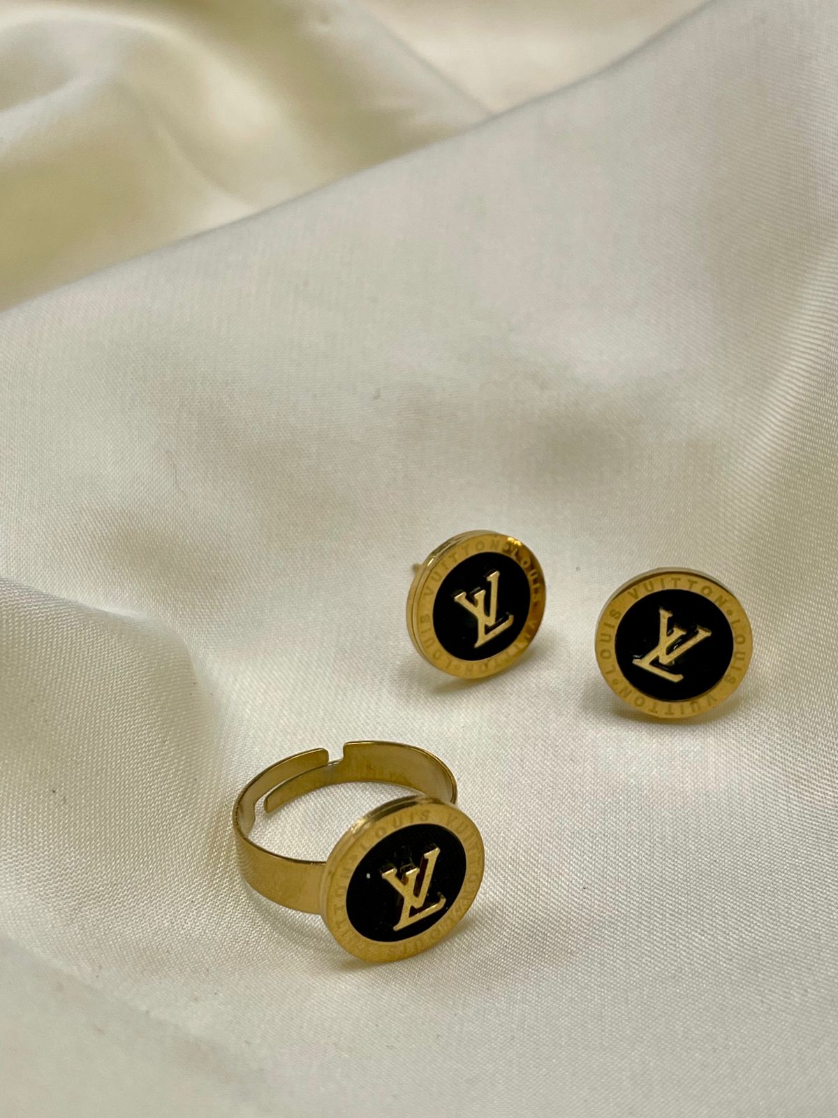 LV Inspired Gold Tops and Ring Set – Fashionhubpk7
