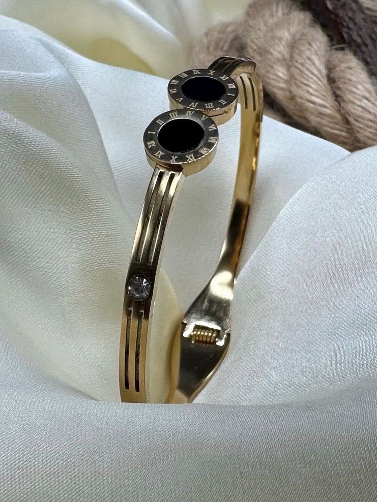 Elegant Roman Double Dial Gold Bracelet for Girls – Minimal Style | FashionHubPK7