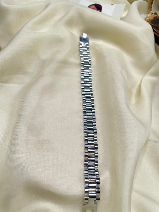 Premium Silver Men’s Bracelet – Stylish & Durable Chain | FashionHubPK7