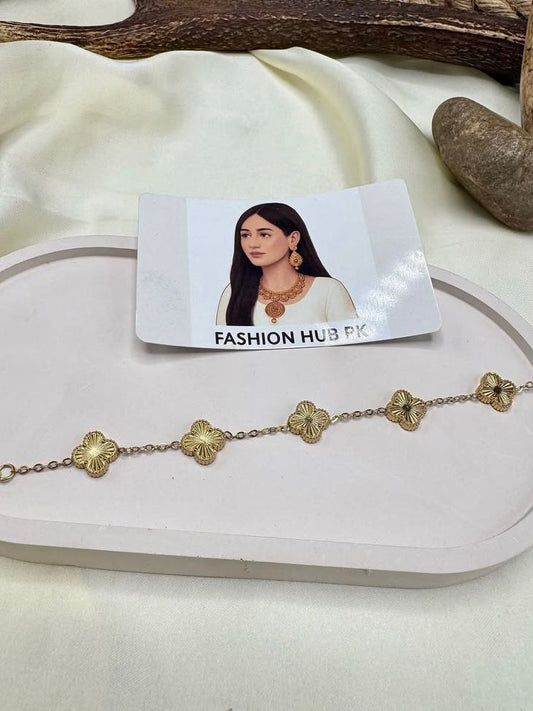 Golden Floral Charm Bracelet – Elegant Everyday Jewelry | FashionHubPK7